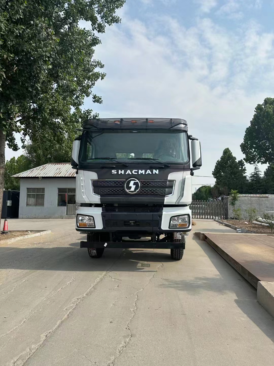 Új autók exportálása az otthoni Shaanxi Automobile Delonghi X3000-8x4 National V-be, acélhíd, kézi sebességváltó, nagy dobozt testreszabható, a legtöbb 🔥 modell Közép-Ázsiában és Oroszországban