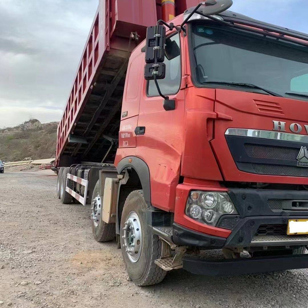 Hogyan felel meg egy használt HOWO teherautó a nehéz teherszállítási piacok igényeinek?